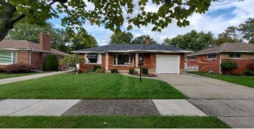 21457 Broadstone St, Harper Woods, MI 48225