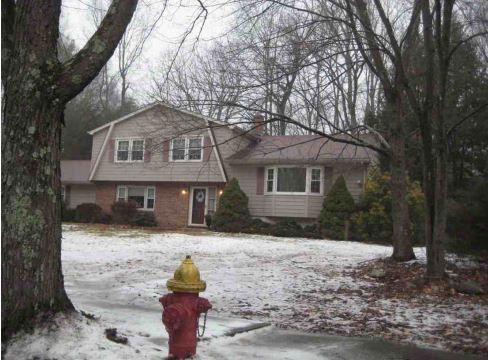 21 Phyllis Dr, Succasunna, NJ 07876