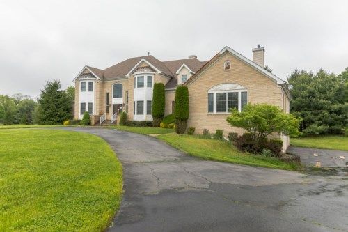 16 Shady Tree Ln, Colts Neck, NJ 07722