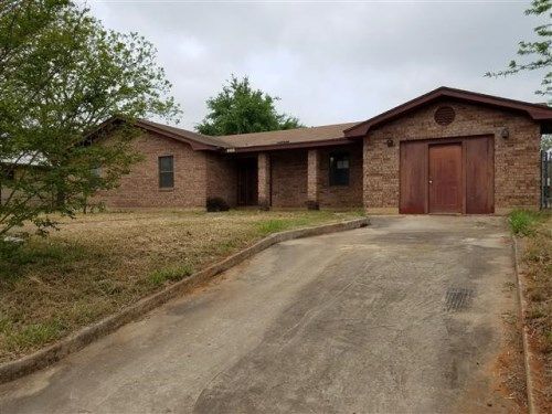 223 N Garcia St, Pearsall, TX 78061