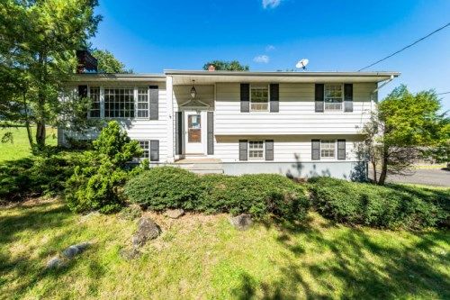 906 Sycamore Ln, Township Of Washington, NJ 07676