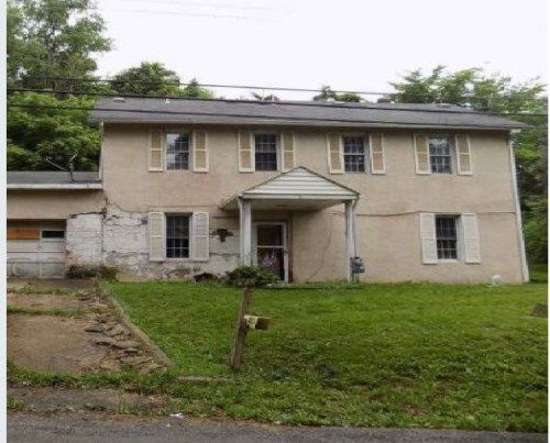 30 Mawhinney Rd, Cecil, PA 15321