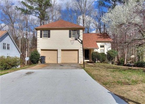 2801 Treehouse Ln, Lawrenceville, GA 30044