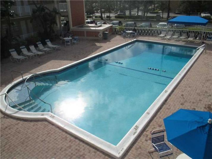 26 Diplomat Pkwy # 2239, Hallandale, FL 33009