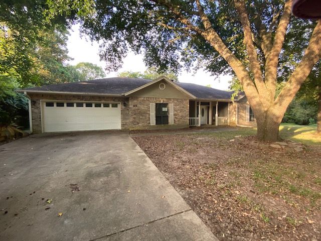 204 Lakewood Drive, Village Mills, TX 77663