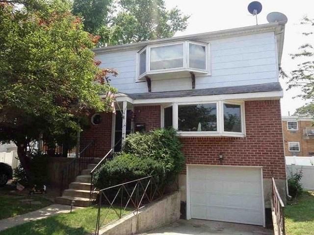 100 PETERSON PL, Lynbrook, NY 11563