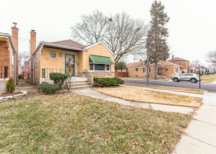 8859 S LUELLA AVE, Chicago, IL 60617