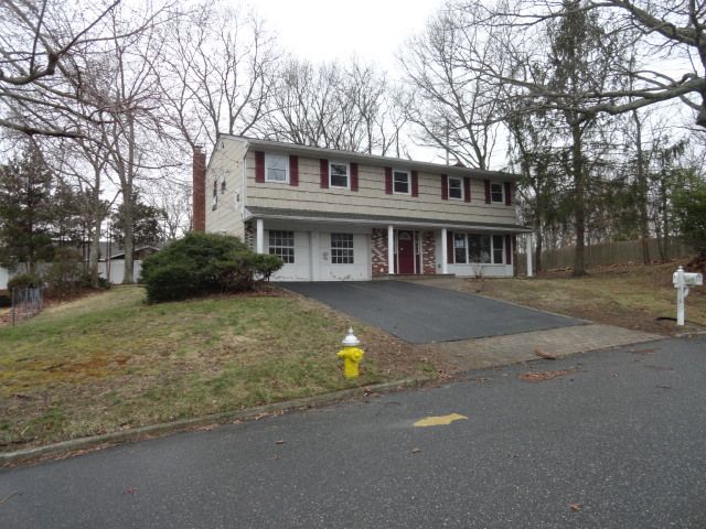 22 Pantzer St, Smithtown, NY 11787