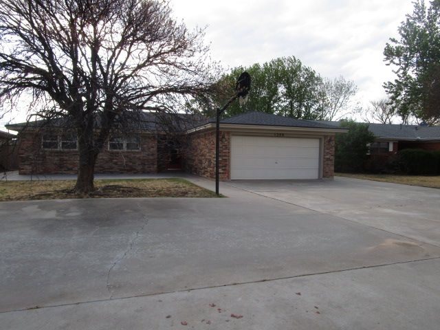 1208 Morton Ave, Dumas, TX 79029