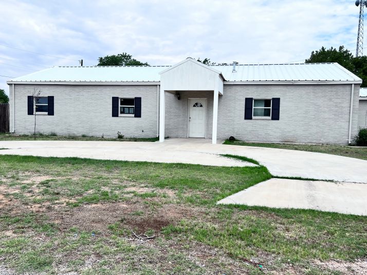 108 S 5th St, Coahoma, TX 79511