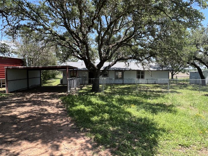 128 Oak Pt, Tow, TX 78672