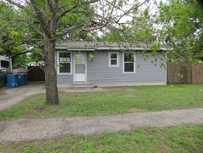 207 E Purdom Ave, Alvarado, TX 76009