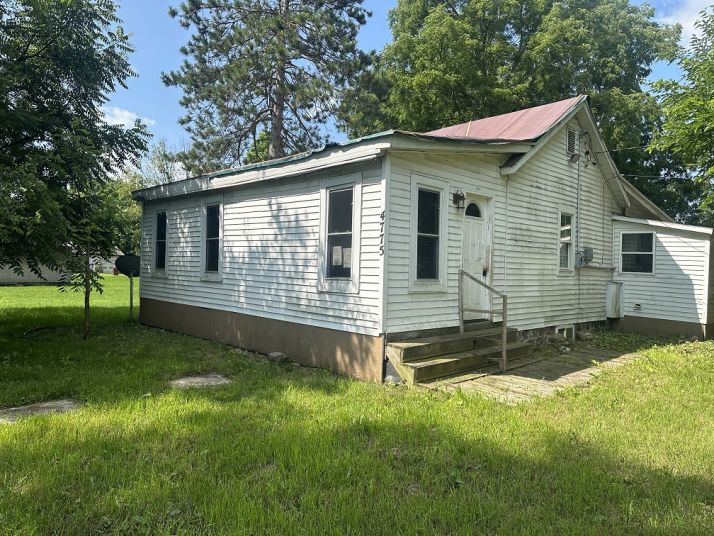 4775 Maple St, Coral, MI 49322