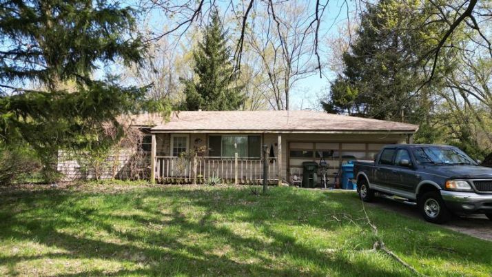 237 HAGLUND RD, Chesterton, IN 46304