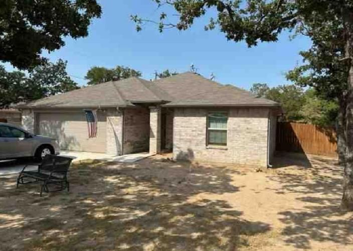 203 SHADY OAKS DR, Bridgeport, TX 76426