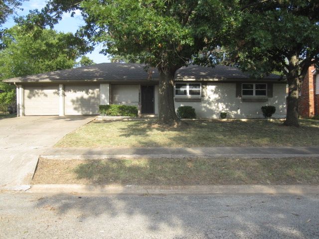 937 Maple St, Howe, TX 75459