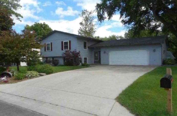 216 E BUTLER ST, Litchfield, MN 55355