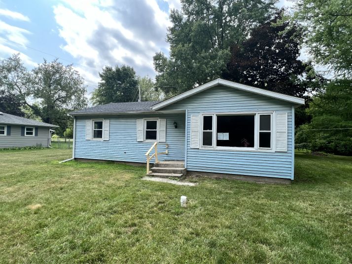 1104 Poplar Dr, Walkerton, IN 46574