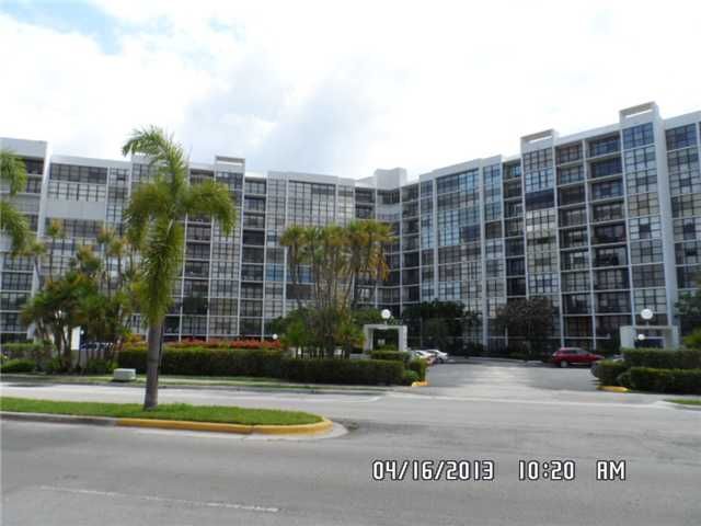 800 Parkview Dr # 827, Hallandale, FL 33009