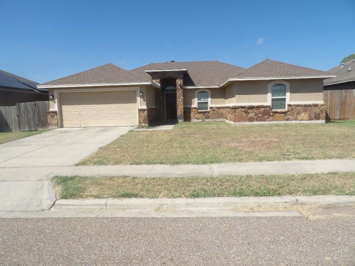 1018 Bluecrest Ln, Beeville, TX 78102