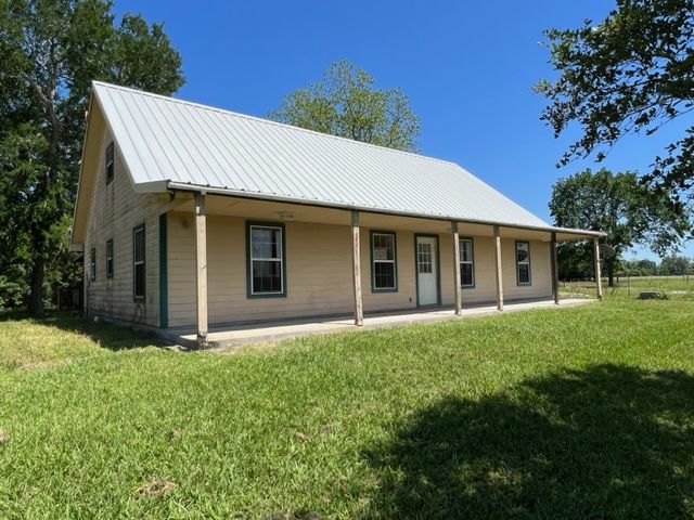 1085 County Road 428, Wharton, TX 77488