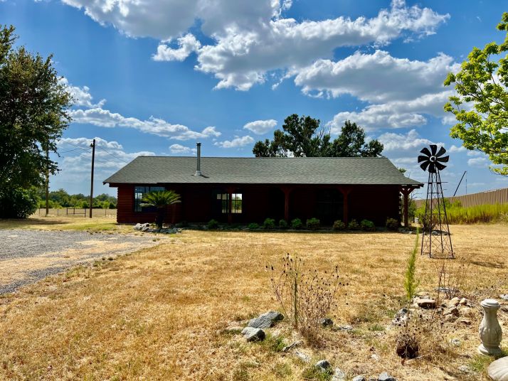 1093 County Road 322, De Berry, TX 75639