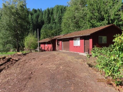 10061 Beach Dr, Clatskanie, OR 97016