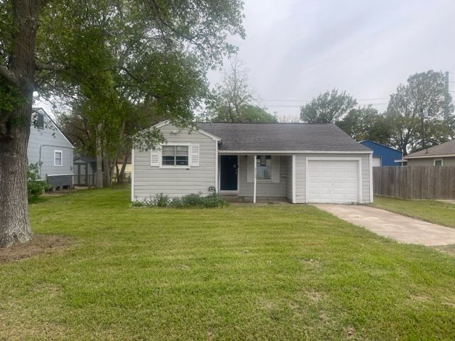 312 S Utah St, La Porte, TX 77571