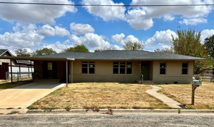 446 S Wilson Ave, Giddings, TX 78942