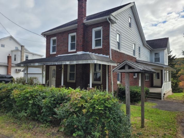 29 W White Bear, Summit Hill, PA 18250