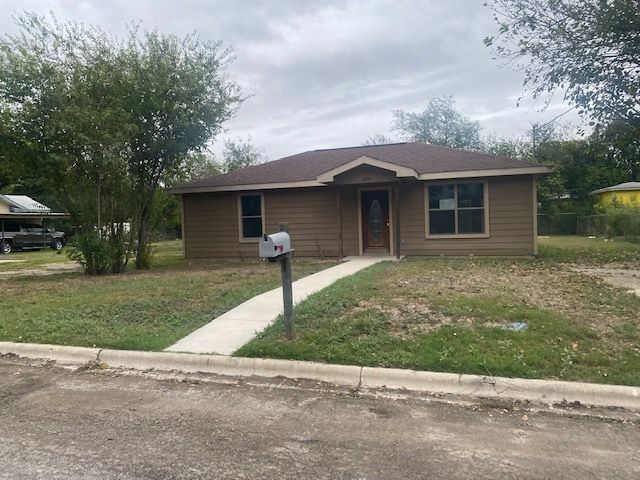 430 Capitan St, Uvalde, TX 78801