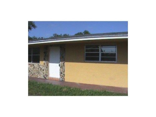 25 SW 8th Ct # back, Hallandale, FL 33009